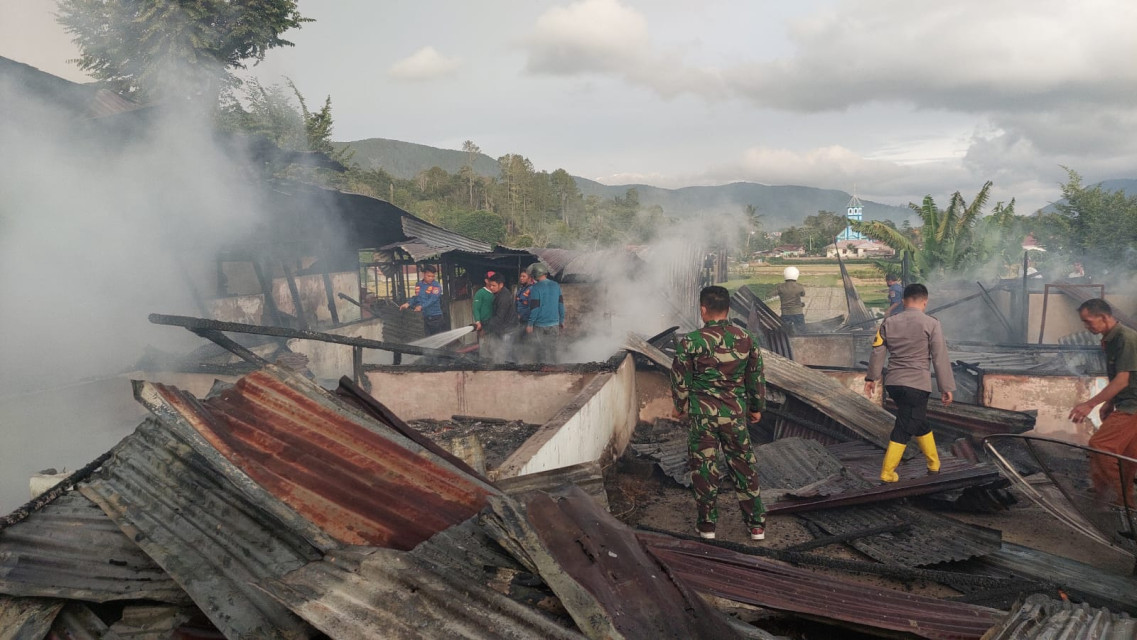 4 unit Rumah Ludes Terbakar di Tarutung