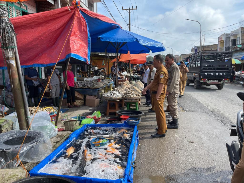 Pemekab Humbahas Tertibkan PK-5 di Pasar Lintongnihuta