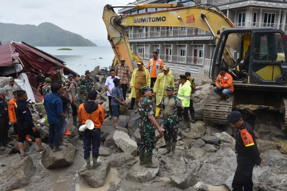 Pj Gubsu Tinjau Lokasi Bencana Alam di Baktiraja